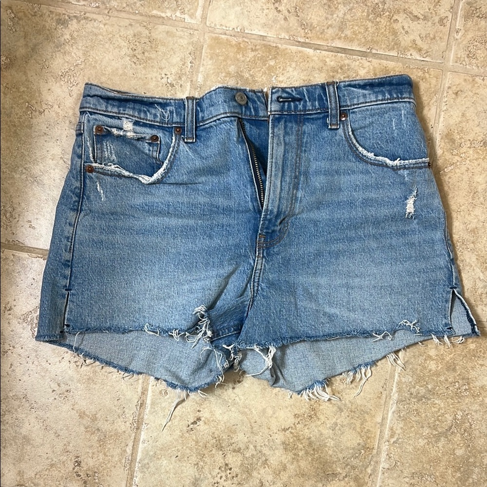 Abercrombie “The Mom Short” lightly worn!!